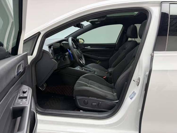 Volkswagen Golf 2024 car image #5