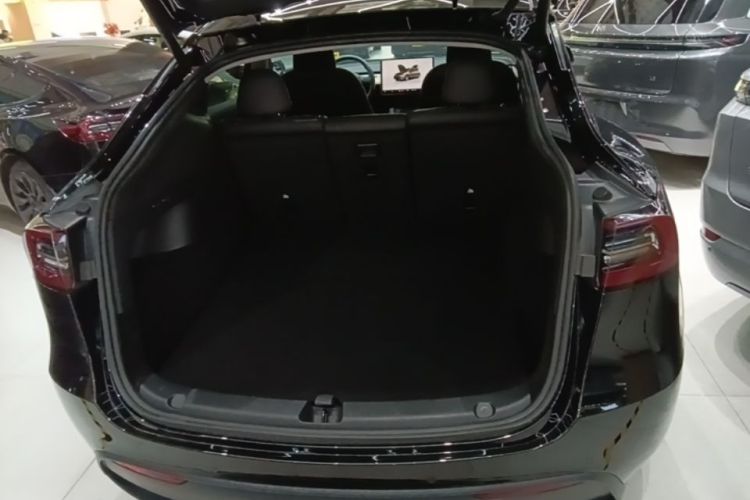 Tesla Model Y 2023 #19 Tesla Model Y 2023 car image #19