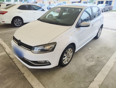 Volkswagen Polo 2015 car image 