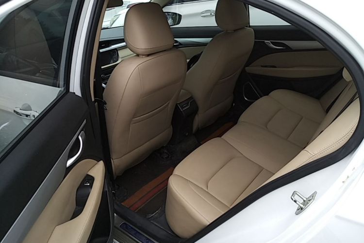 GEELY Emgrand 2019 car image #13