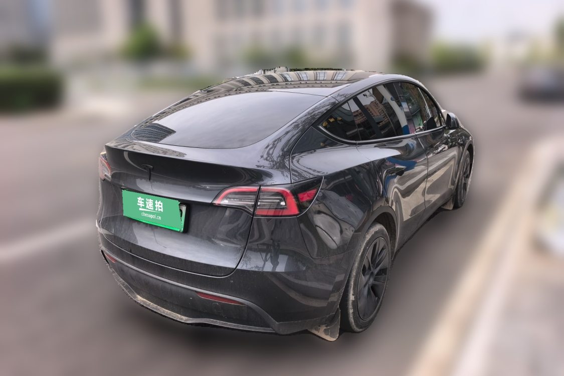 Tesla Model Y 2024 صورة سيارة #4