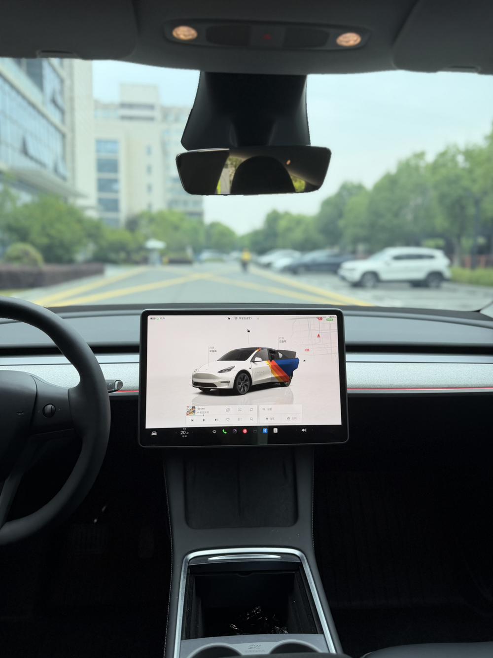 Tesla Model Y 2024 car image #11