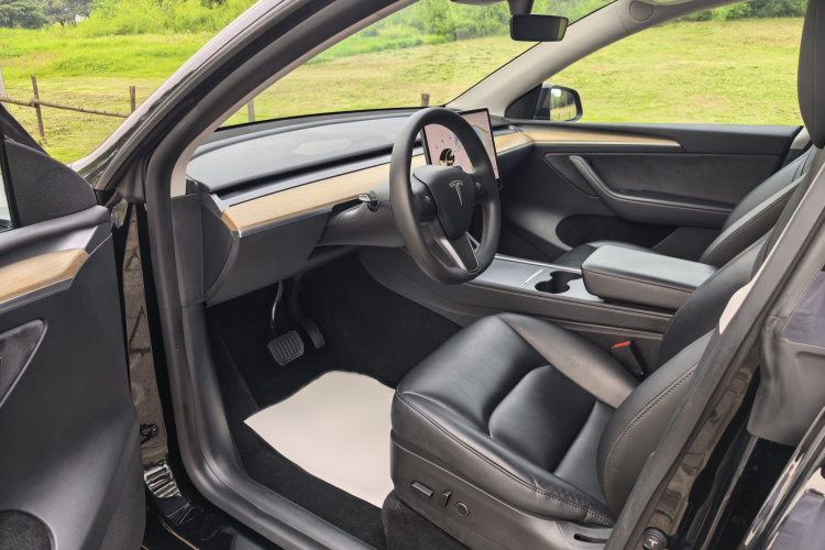 Tesla Model Y 2022 #10 Tesla Model Y 2022 car image #10