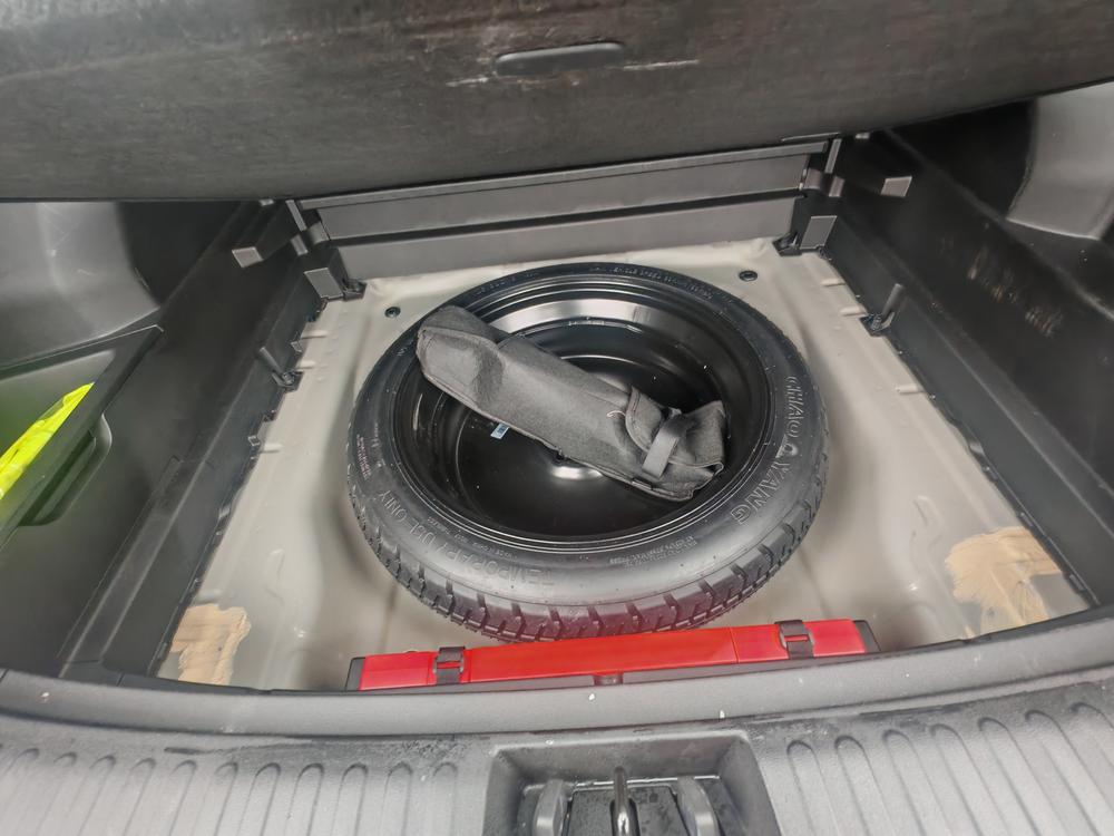 GEELY Boyue L 2025 car image #10