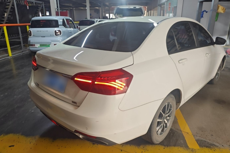 GEELY Emgrand 2019 صورة سيارة #7