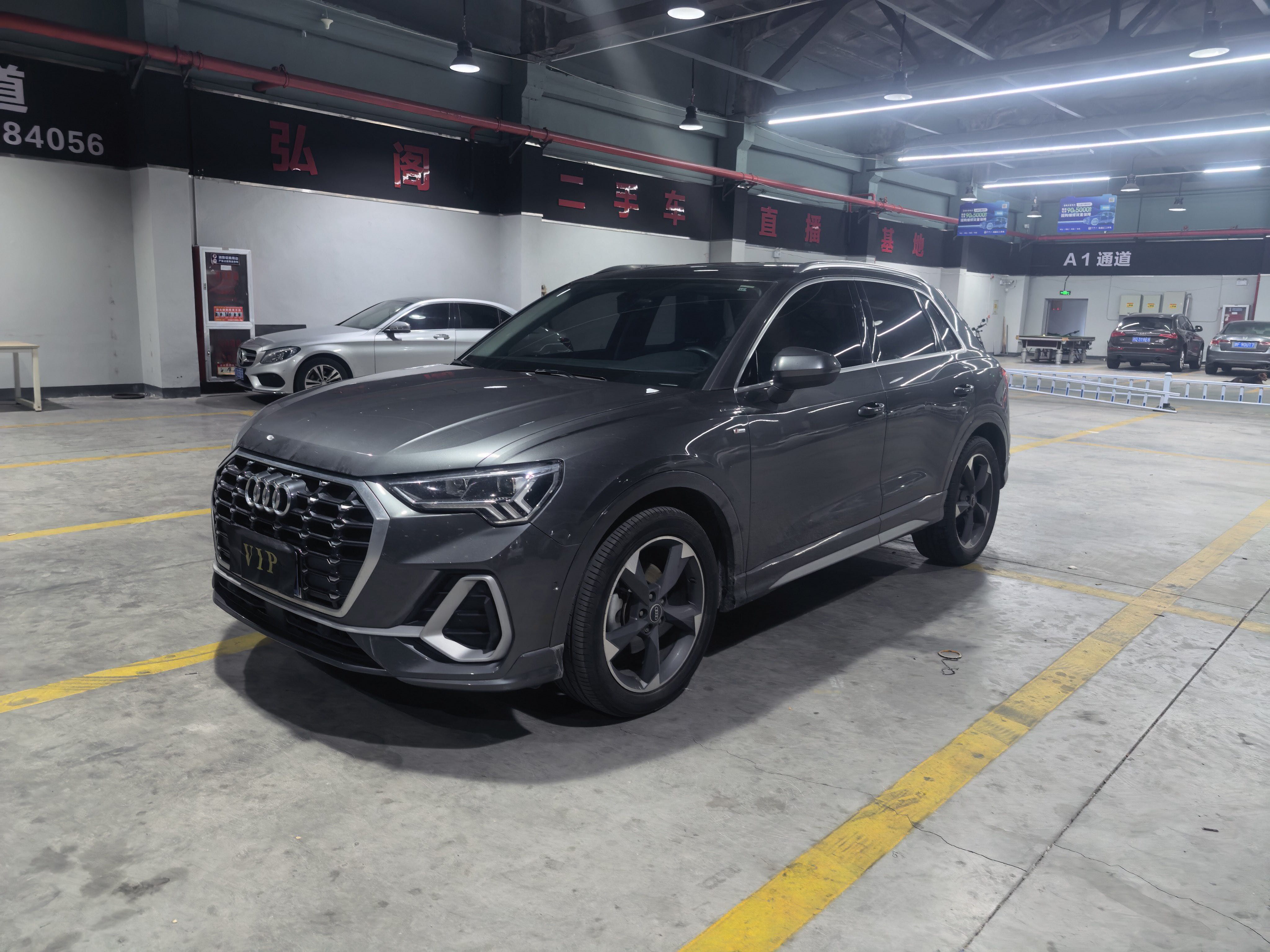 Audi Q3 2022 car image #2
