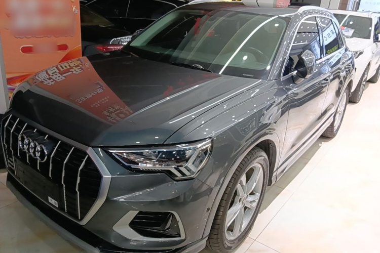 Audi Q3 2021 car image #2