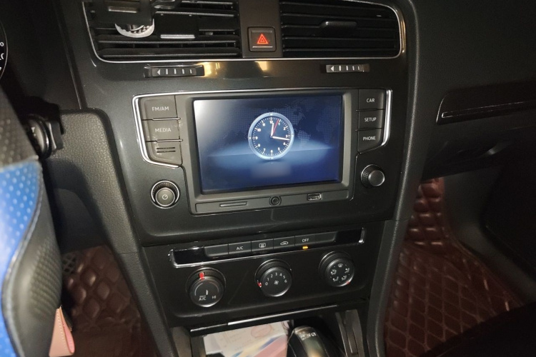 Volkswagen Golf 2017 car image #17