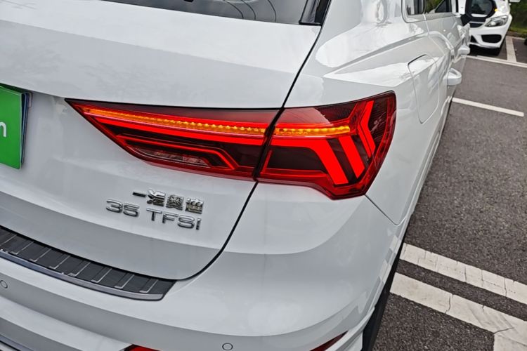 Audi Q3 2020 car image #8