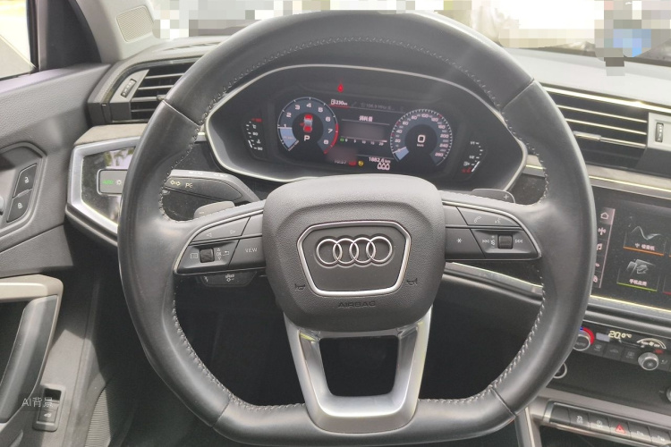 Audi Q3 2021 car image #12