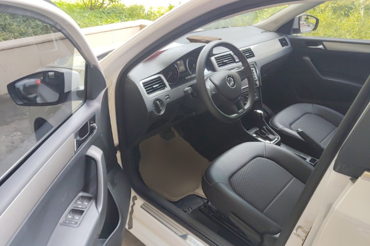 Volkswagen Santana 2016 car image #12