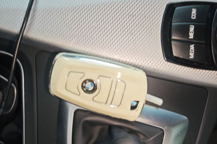 BMW 3 Series 2018 #9 BMW 3 Series 2018 car image #9