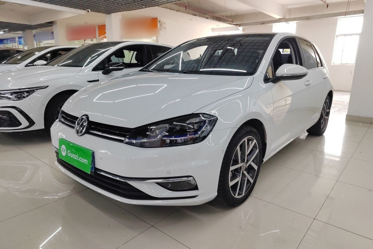 Volkswagen Golf 2020 car image #2