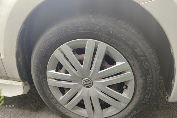 Volkswagen Polo 2015 car image #9