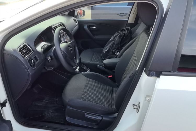 Volkswagen Polo 2015 #15 Volkswagen Polo 2015 car image #15