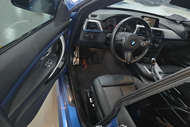 BMW 3 Series GT 2017 car image #16