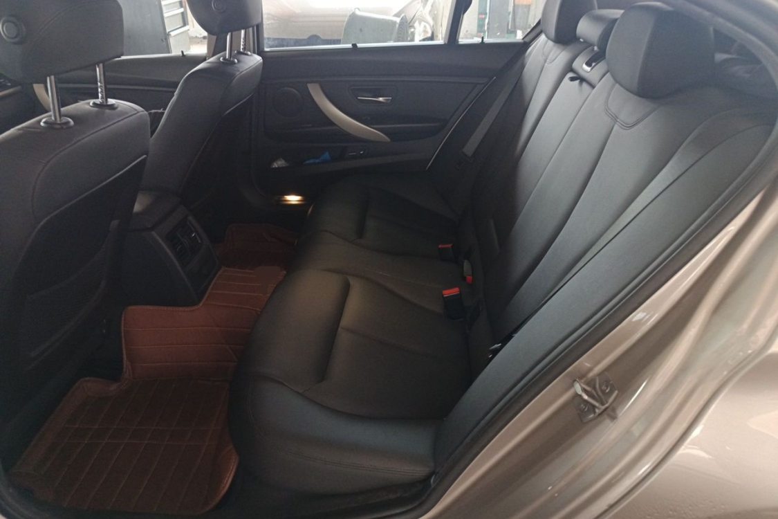 BMW 3 Series 2015 car image #19