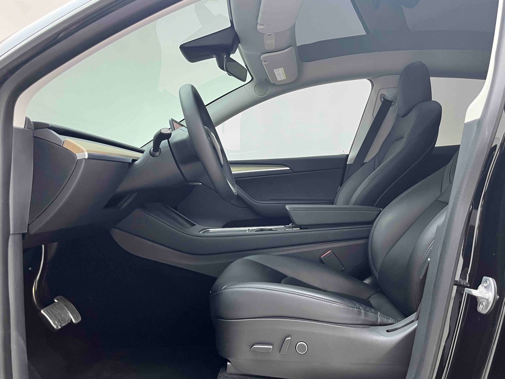Tesla Model Y 2022 car image #4