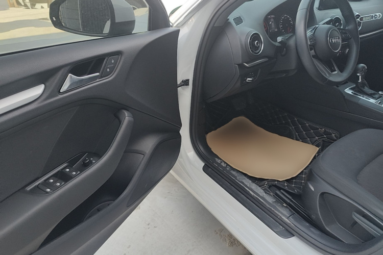 Audi A3 2019 car image #16