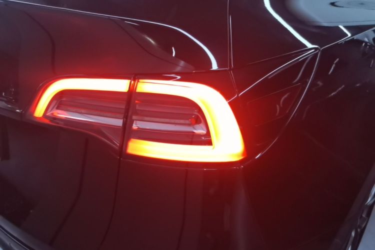 Tesla Model Y 2022 car image #8