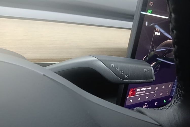 Tesla Model Y 2021 car image #14
