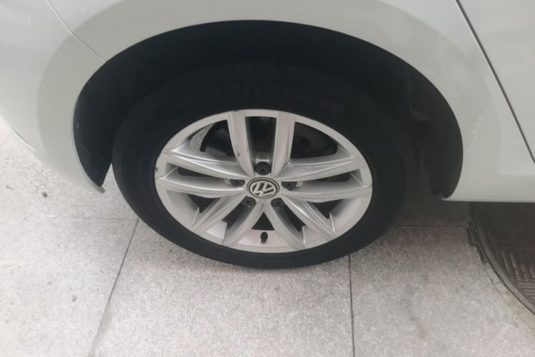 Volkswagen Golf 2019 car image #10