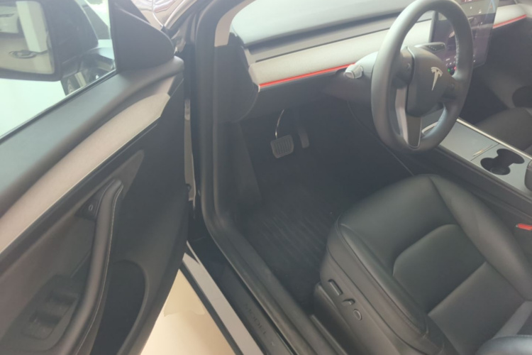 Tesla Model Y 2024 #16 Tesla Model Y 2024 car image #16