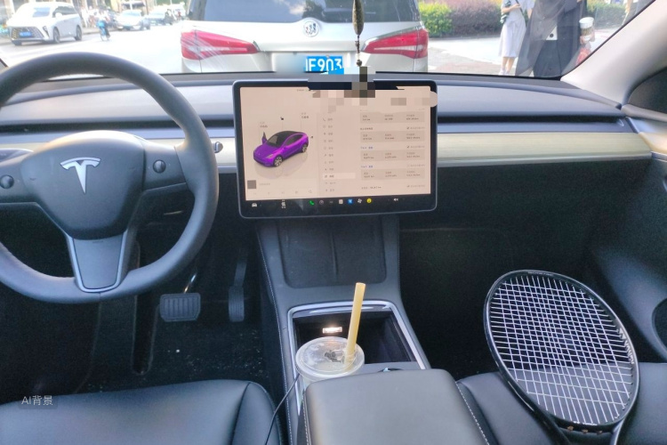 Tesla Model Y 2023 car image #11
