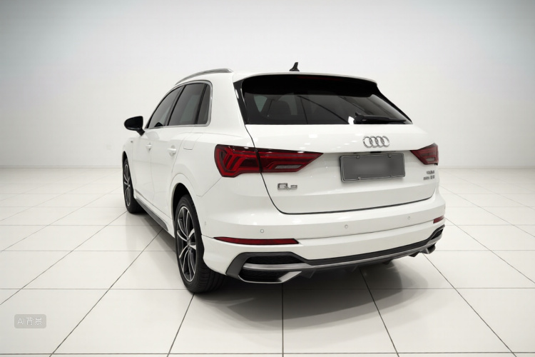 Audi Q3 2021 car image #5
