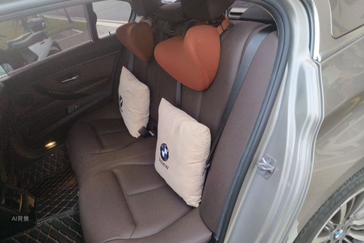 BMW 3 Series 2019 car image #19