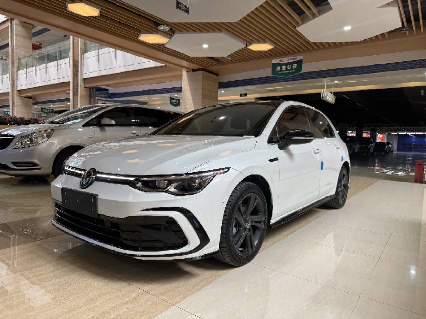 Volkswagen Golf 2022 car image 