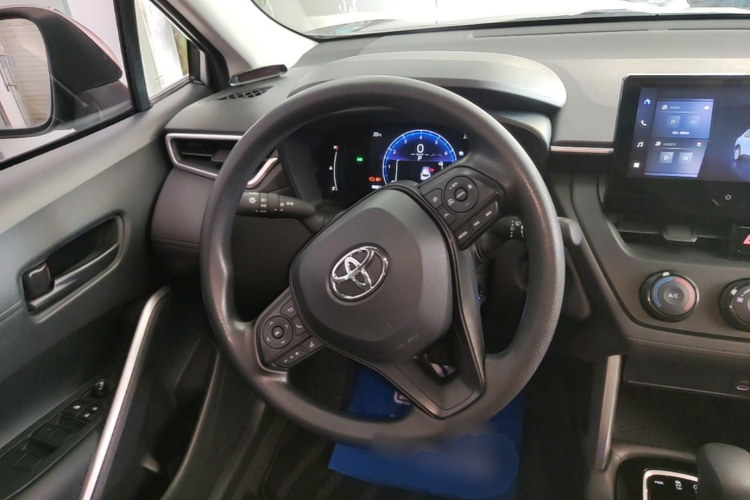 Toyota Corolla Cross 2024 car image #11