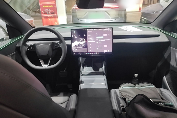 Tesla Model Y 2026 car image #10