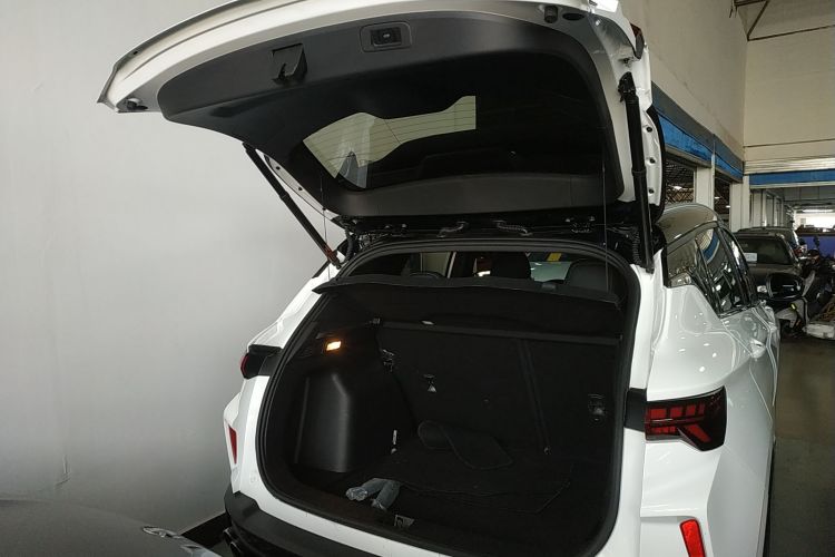 GEELY Coolray 2023 immagine di auto #21