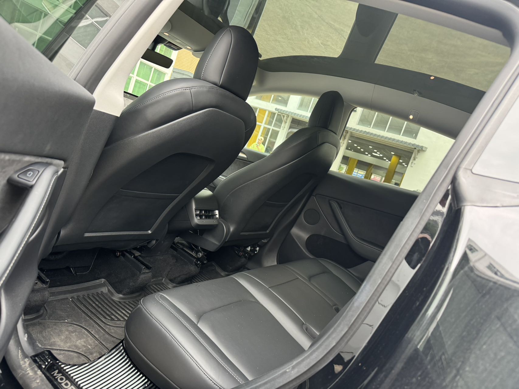 Tesla Model Y 2021 car image #2