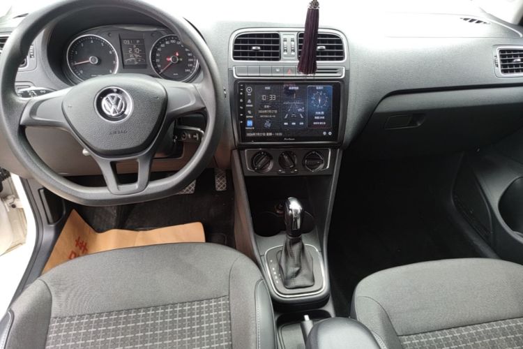 Volkswagen Polo 2015 #13 Volkswagen Polo 2015 car image #13