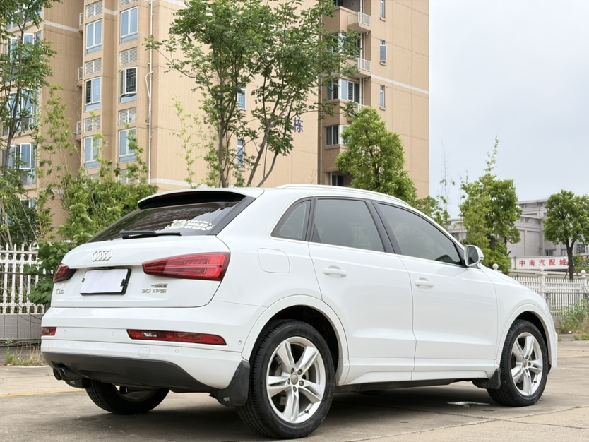 Audi Q3 2017 car image #9