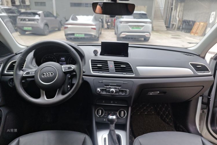 Audi Q3 2019 car image #11