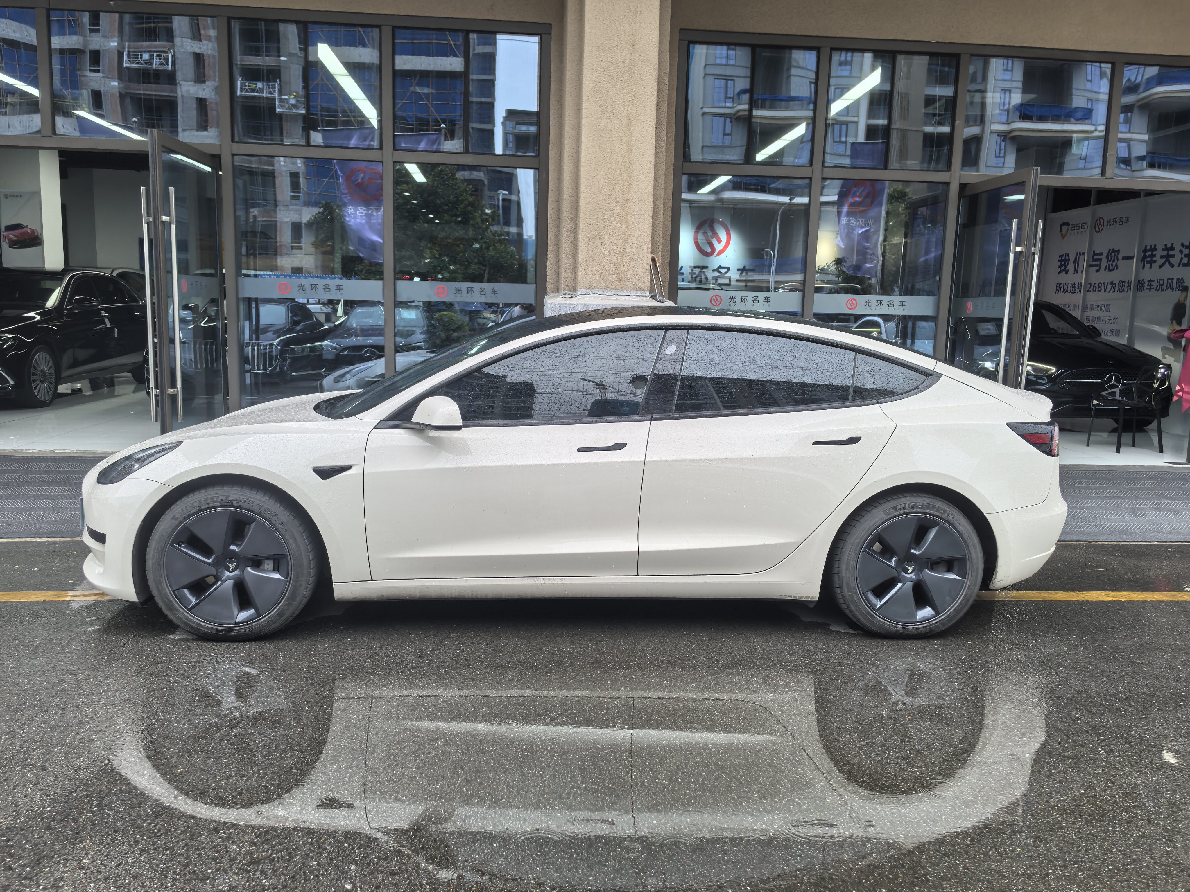 Tesla Model 3 2021 car image #3