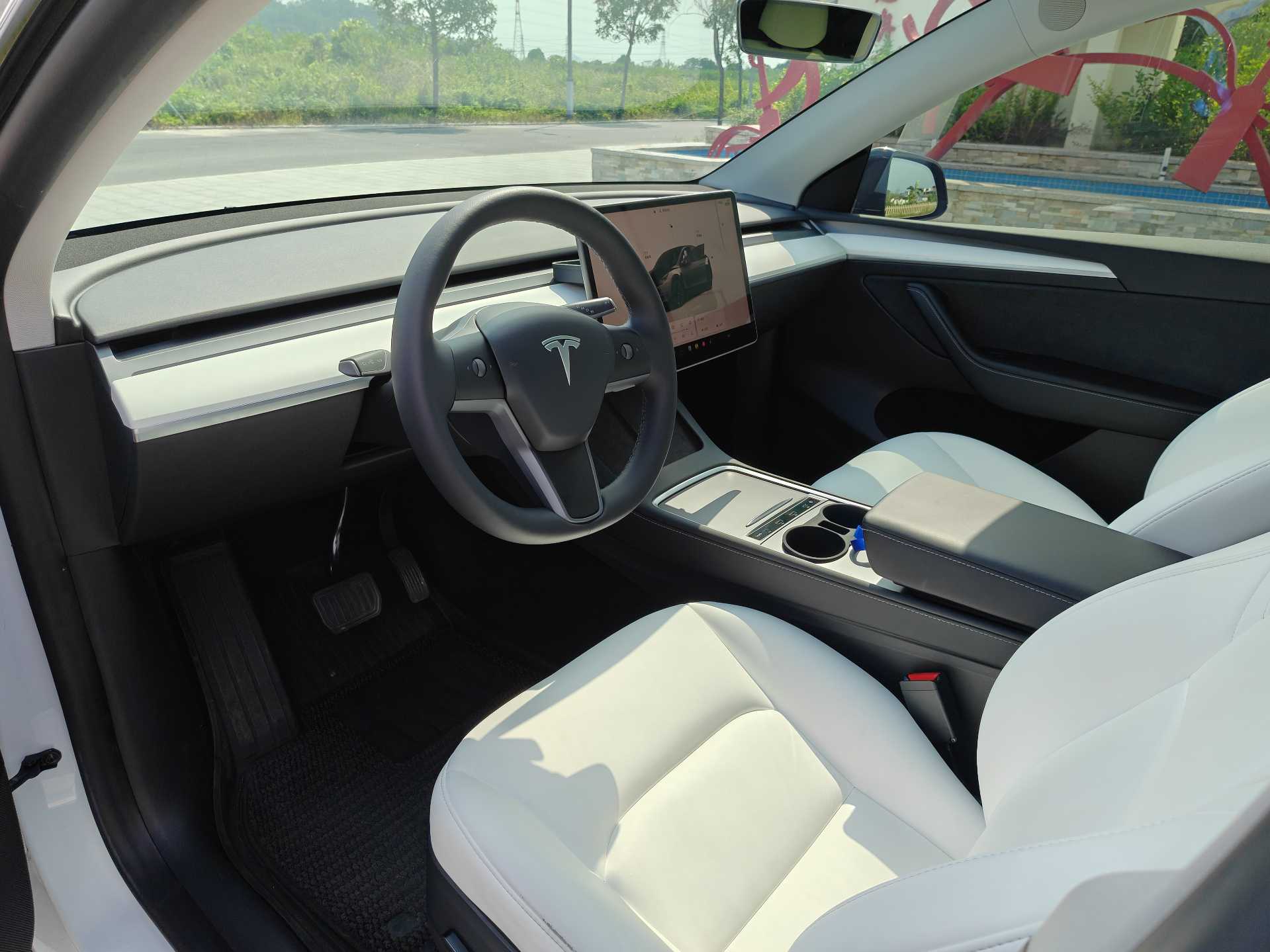 Tesla Model Y 2023 #8 Tesla Model Y 2023 car image #8