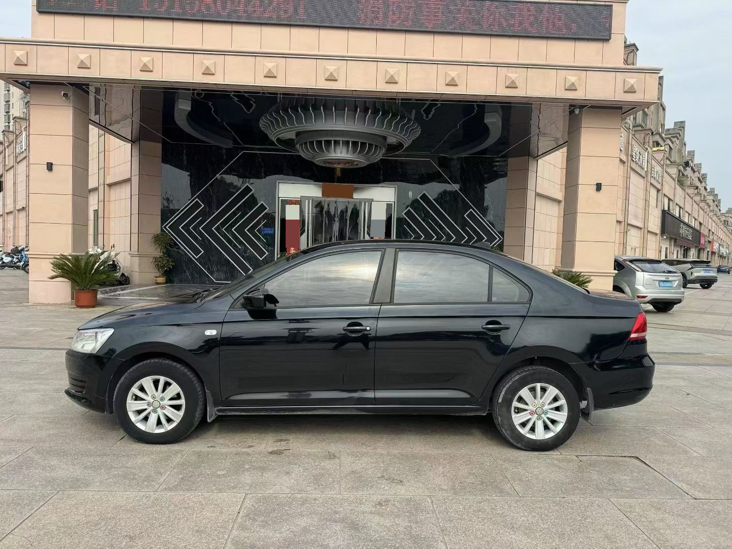 Volkswagen Santana 2013 car image #3