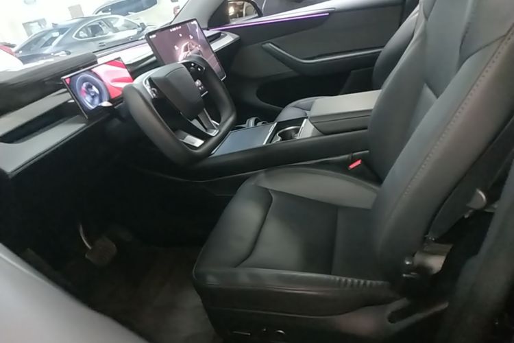 Tesla Model Y 2025 #19 Tesla Model Y 2025 car image #19