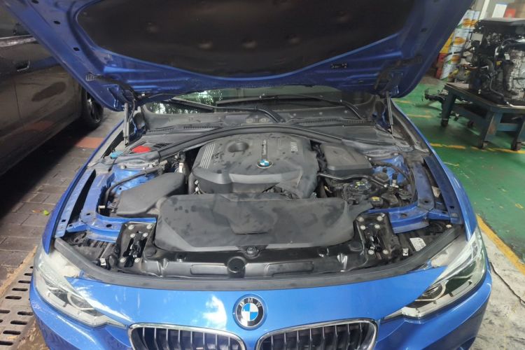 BMW 3 Series 2018 car image #18