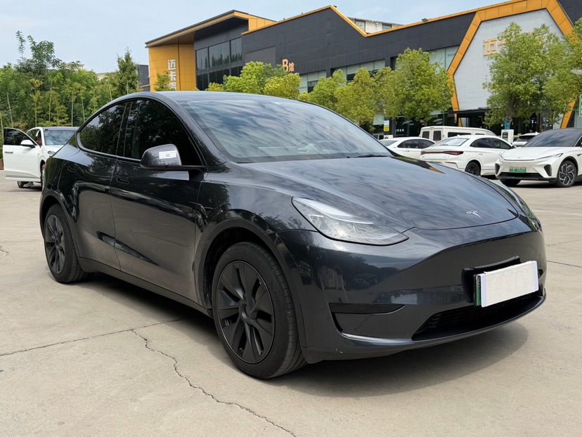 Tesla Model Y 2024 #3 Tesla Model Y 2024 car image #3
