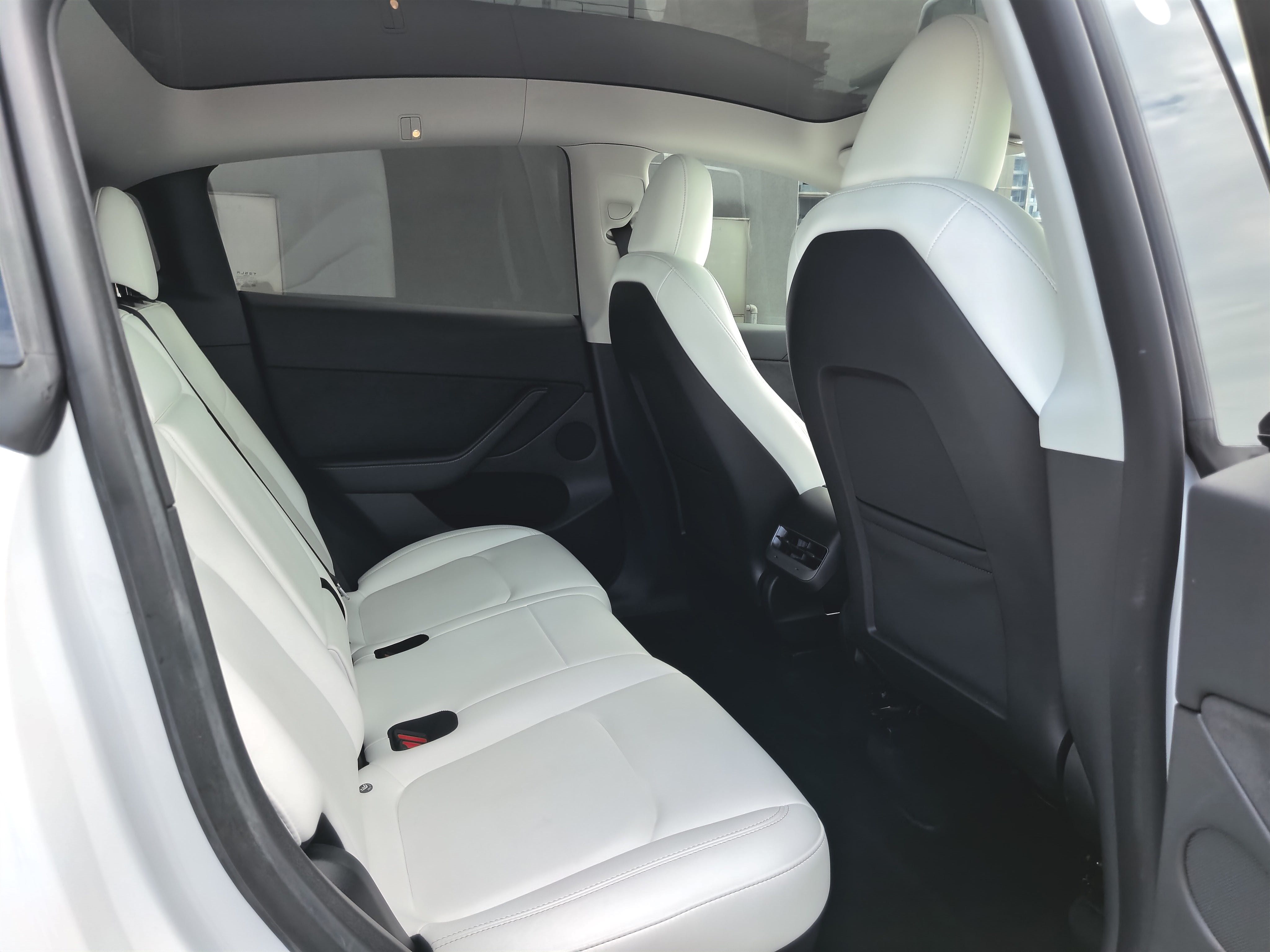 Tesla Model Y 2023 car image #8