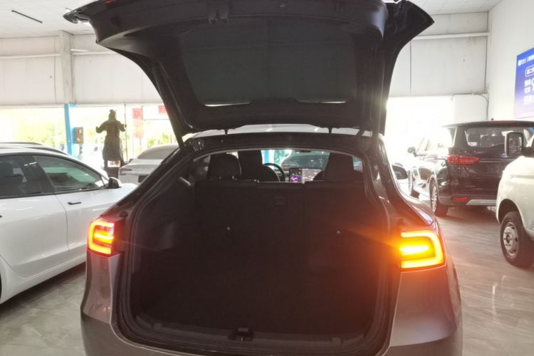 Tesla Model Y 2024 #19 Tesla Model Y 2024 car image #19