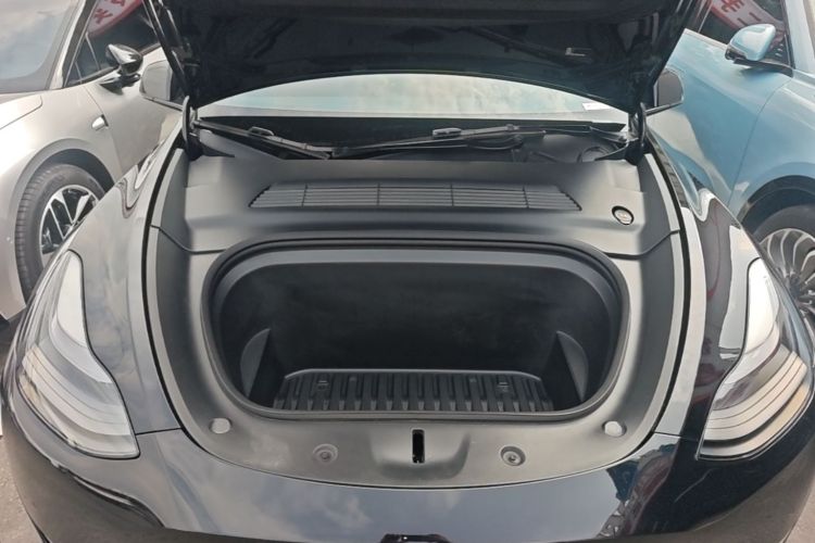 Tesla Model Y 2021 car image #22