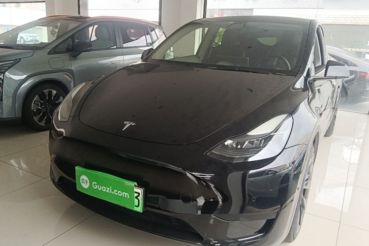 Tesla Model Y 2022 car image #2