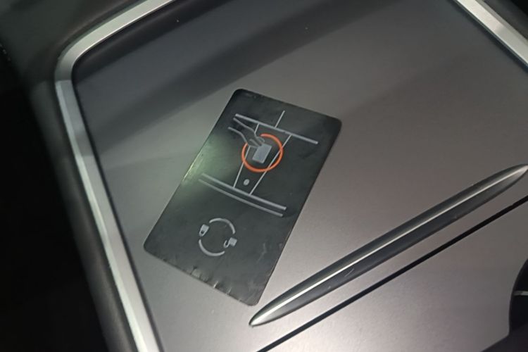 Tesla Model Y 2021 car image #9