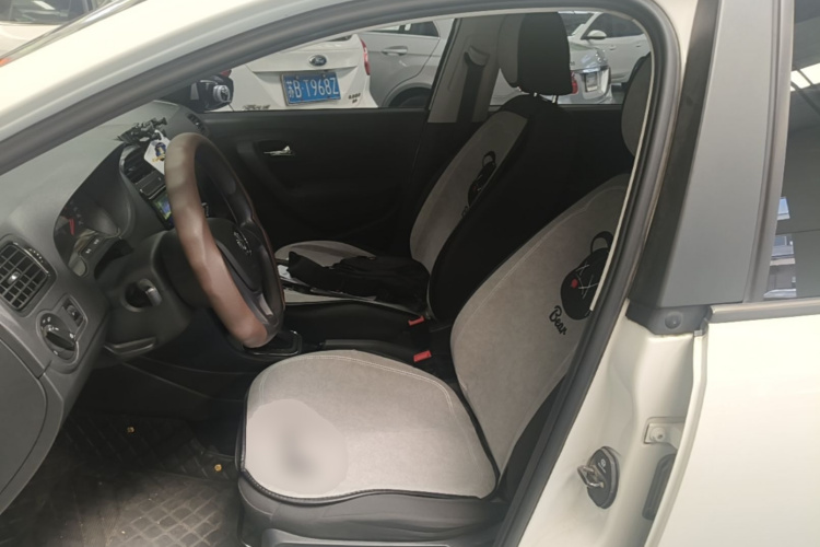 Volkswagen Polo 2018 car image #15